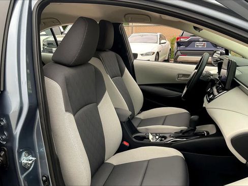 Used 2025 Toyota Corolla LE FWD image 9