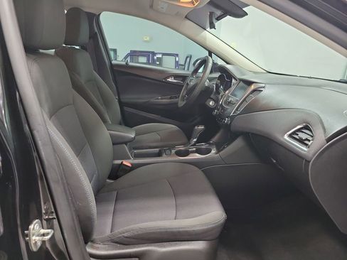 Used 2017 Chevrolet Cruze LT FWD image 19