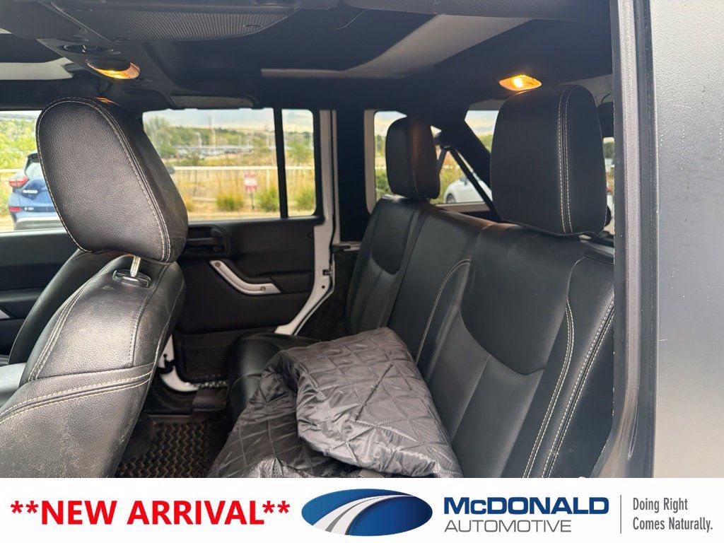 Used 2016 Jeep Wrangler Unlimited Sahara w/ Connectivity Group AWD/4WD image 7