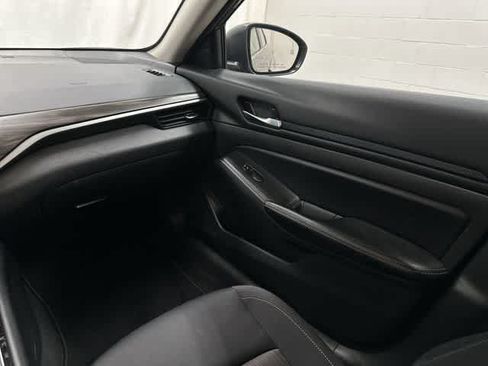 Used 2024 Nissan Altima 2.5 SV FWD image 13