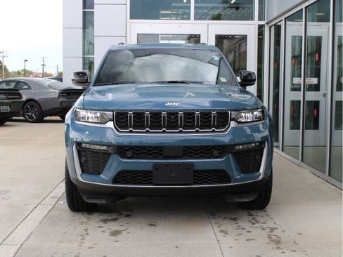 New 2026 Jeep Grand Cherokee Limited w/ Luxury Tech Group II AWD/4WD image 2