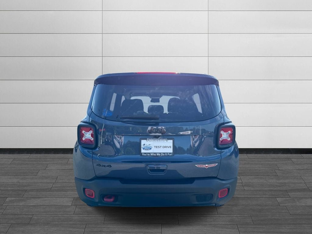 Used 2023 Jeep Renegade Trailhawk AWD/4WD image 4
