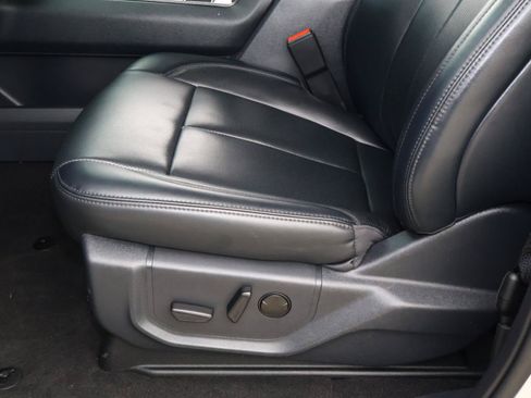 Used 2024 Ford Expedition XLT RWD image 16