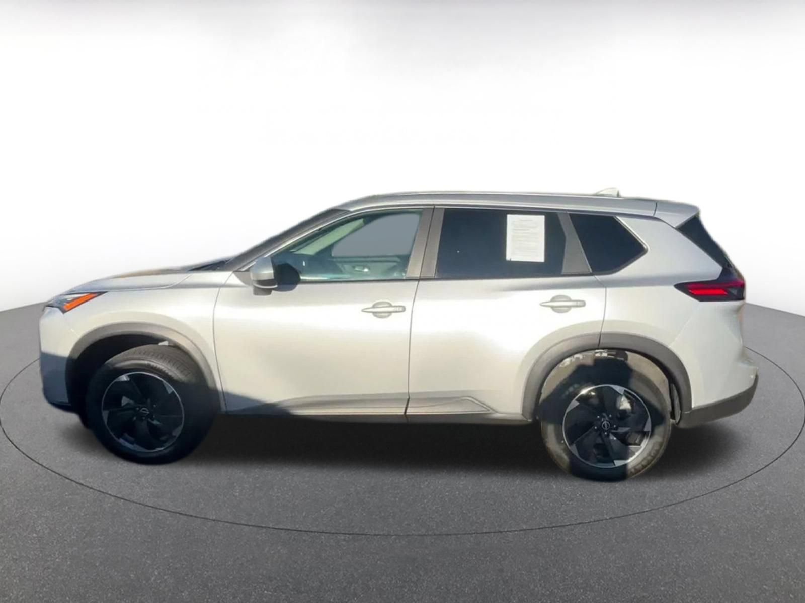 Used 2025 Nissan Rogue SV AWD/4WD image 8