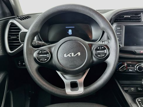 Used 2025 Kia Soul LX w/ LX Technology Package FWD image 18