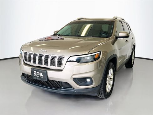 Used 2019 Jeep Cherokee Latitude w/ Cold Weather Group AWD/4WD image 4