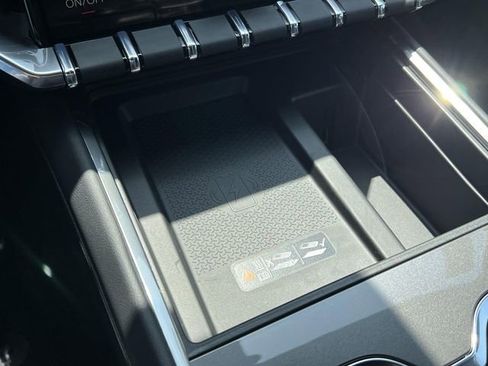 New 2025 GMC Acadia Elevation image 19