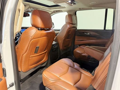 Used 2016 Cadillac Escalade ESV Premium image 37