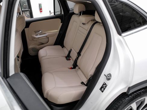 Used 2021 Mercedes-Benz GLA 250 4MATIC image 32