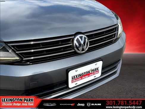 Used 2017 Volkswagen Jetta Sport FWD image 32