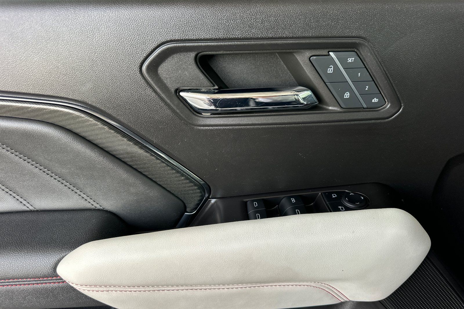 Certified 2024 GMC Canyon AT4X AWD/4WD image 11