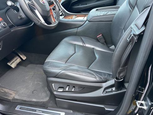 Used 2015 Cadillac Escalade Premium image 4