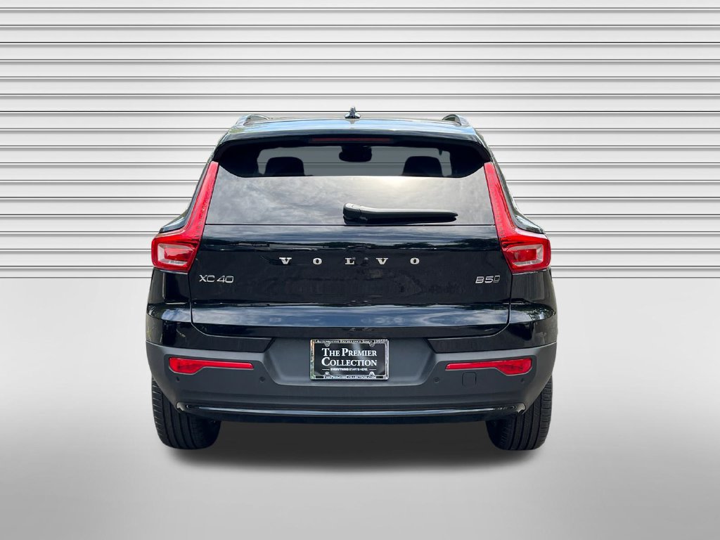 New 2026 Volvo XC40 B5 Core w/ Climate Package AWD/4WD image 3