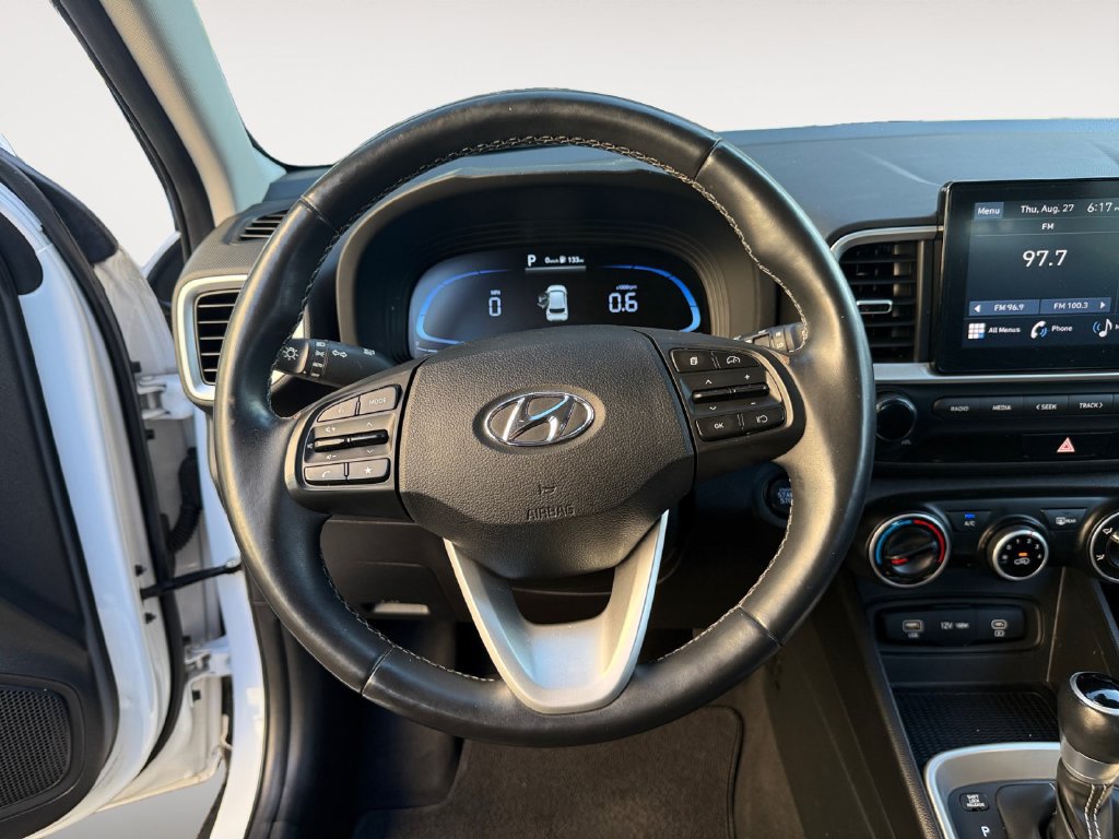 Used 2023 Hyundai Venue FWD image 13