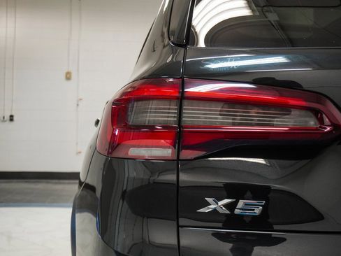 Used 2021 BMW X5 xDrive40i w/ Premium Package 2 image 43