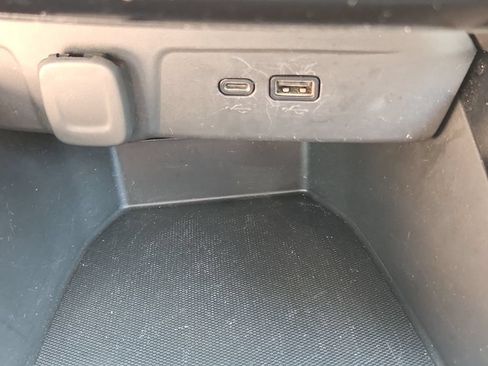 Used 2025 Chevrolet Trax LT FWD image 25