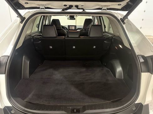 Used 2020 Toyota RAV4 XLE Premium image 9