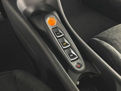 New 2025 McLaren Artura image 37