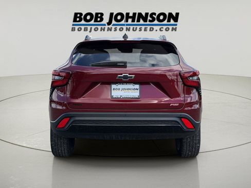 Used 2025 Chevrolet Trax RS w/ Sunroof Package FWD image 8