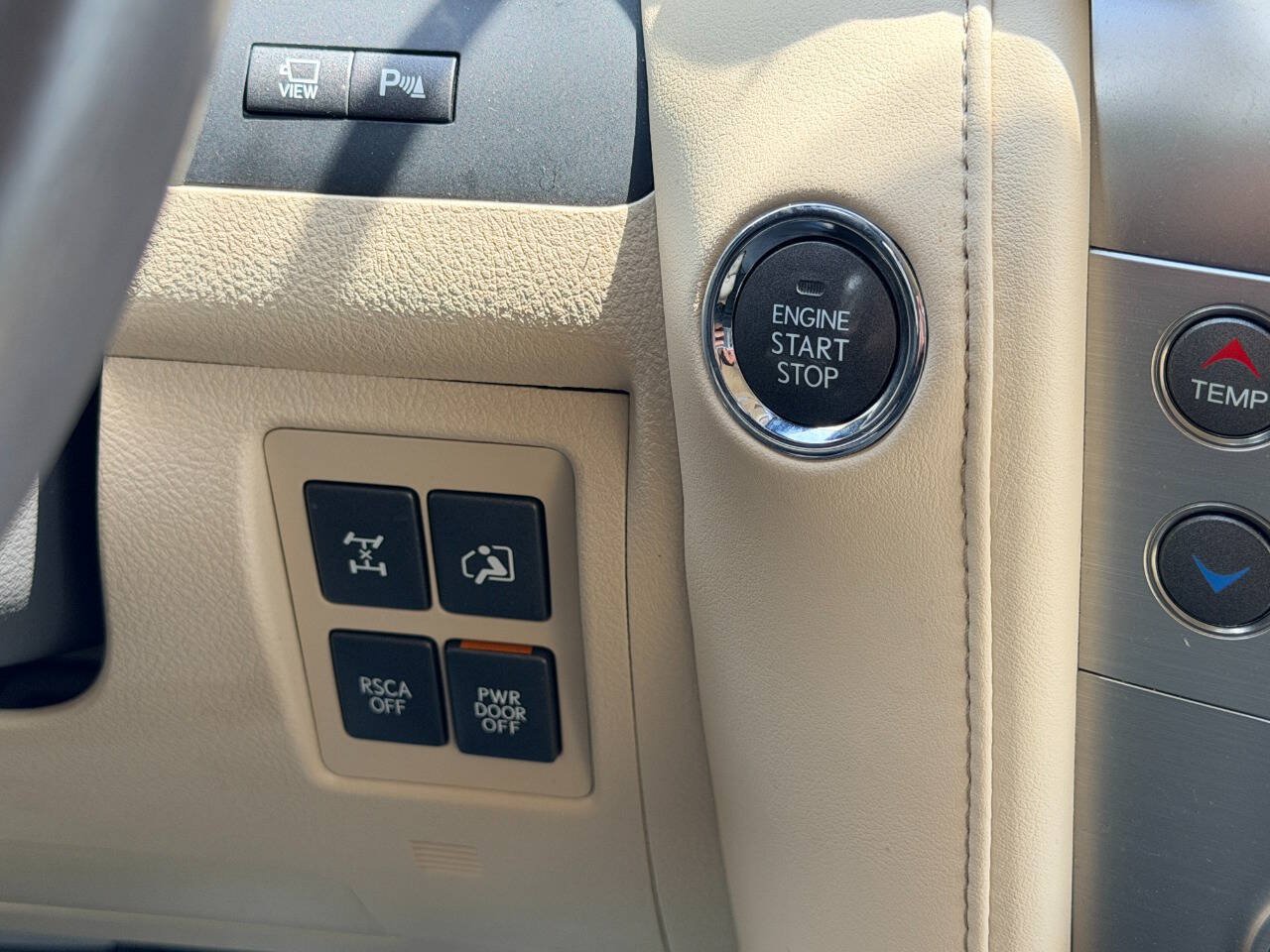 Used 2013 Lexus LX 570 4WD w/ Luxury Pkg image 54