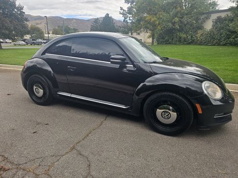 Used 2013 Volkswagen Beetle TDI image 8