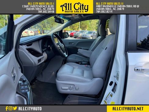 Used 2015 Toyota Sienna XLE Premium FWD image 9