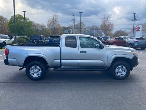 Certified 2023 Toyota Tacoma SR AWD/4WD image 10