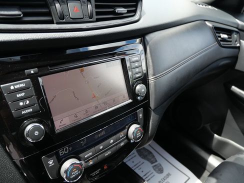 Used 2019 Nissan Rogue SL AWD/4WD image 12