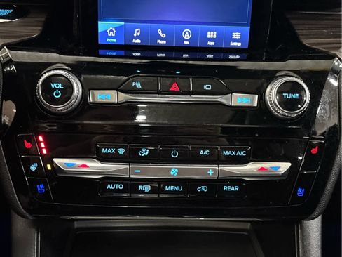 Used 2022 Ford Explorer Limited w/ Limited Technology Package image 17