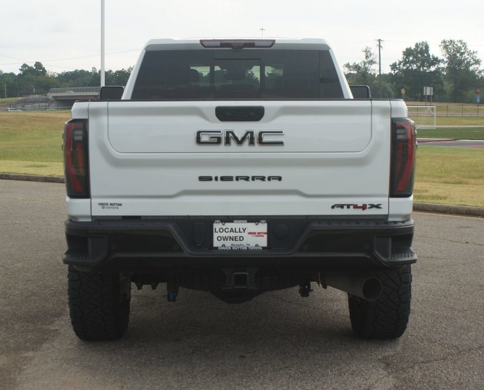 Used 2025 GMC Sierra 2500 AT4X AWD/4WD image 3