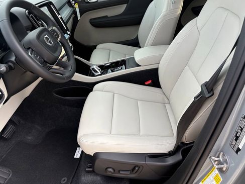 New 2026 Volvo XC40 B5 Plus w/ Protection Package Premier AWD/4WD image 17