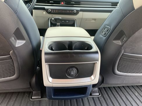 Used 2025 Kia Carnival EX FWD image 33
