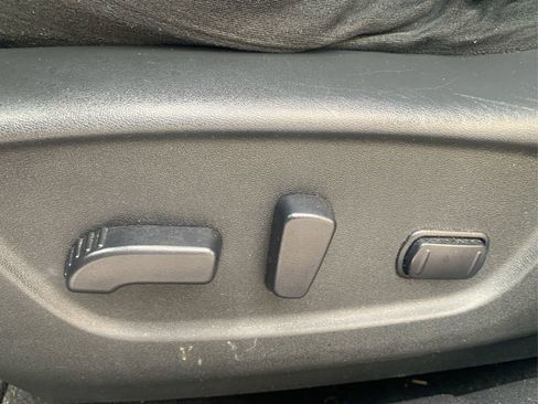 Used 2016 Nissan Rogue SV image 26