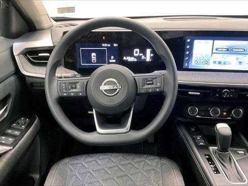 Certified 2025 Nissan Kicks SV image 4