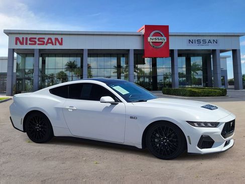Used 2024 Ford Mustang GT RWD image 2