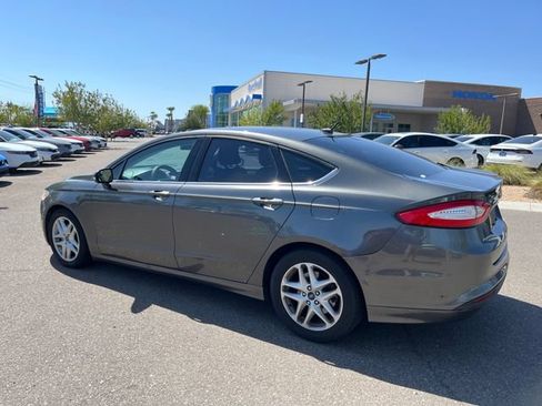 Used 2016 Ford Fusion SE FWD image 4