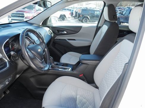 Used 2020 Chevrolet Equinox LT w/ Driver Convenience Package image 2