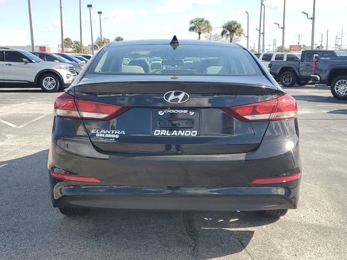 Used 2017 Hyundai Elantra SE image 6