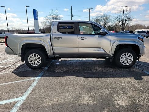 Used 2024 Toyota Tacoma SR5 image 4