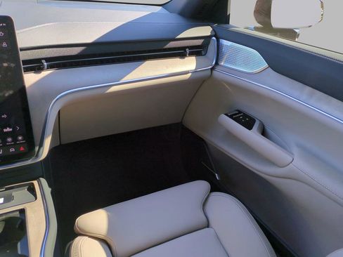 New 2025 Volvo EX90 Ultra image 13