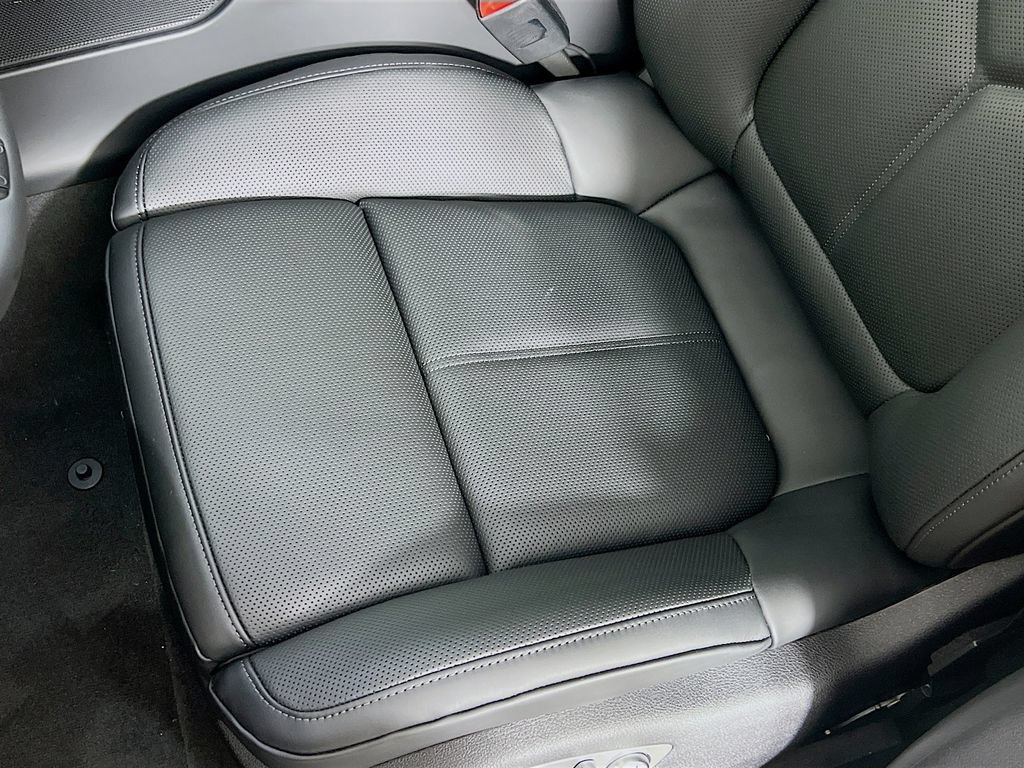 Certified 2026 Porsche Macan AWD/4WD image 22