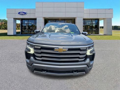 Used 2024 Chevrolet Silverado 1500 High Country w/ Technology Package AWD/4WD image 9