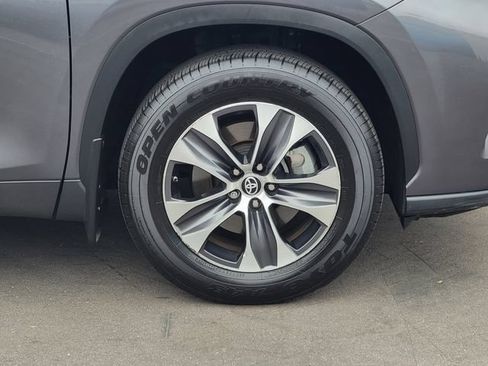 Used 2023 Toyota Highlander XLE FWD image 31