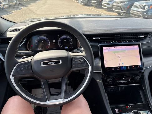 Used 2023 Jeep Grand Cherokee L Limited AWD/4WD image 10