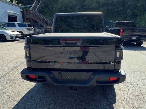 Used 2023 Jeep Gladiator Sport AWD/4WD image 7