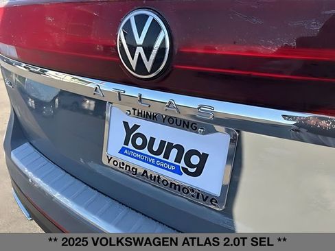 Used 2025 Volkswagen Atlas SEL image 12