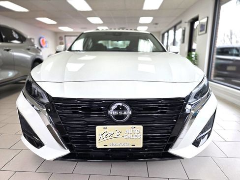 Used 2023 Nissan Altima 2.5 SV w/ SV Premium Package image 5