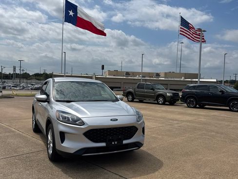 Used 2020 Ford Escape SE FWD image 1
