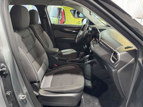 Used 2025 Chevrolet TrailBlazer LT FWD image 22