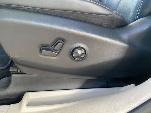 Used 2024 Chrysler Pacifica Limited FWD image 24